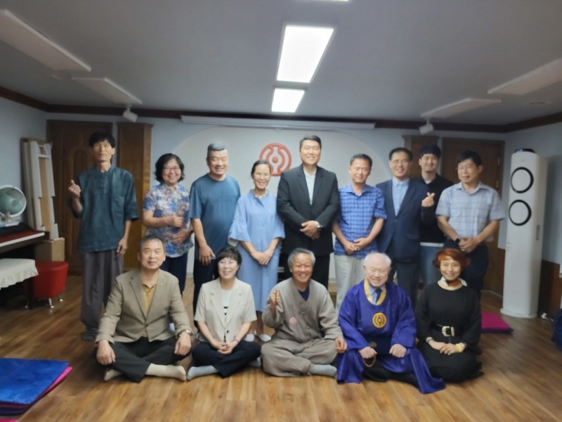 황찬석 동덕님 입교식후.jpg